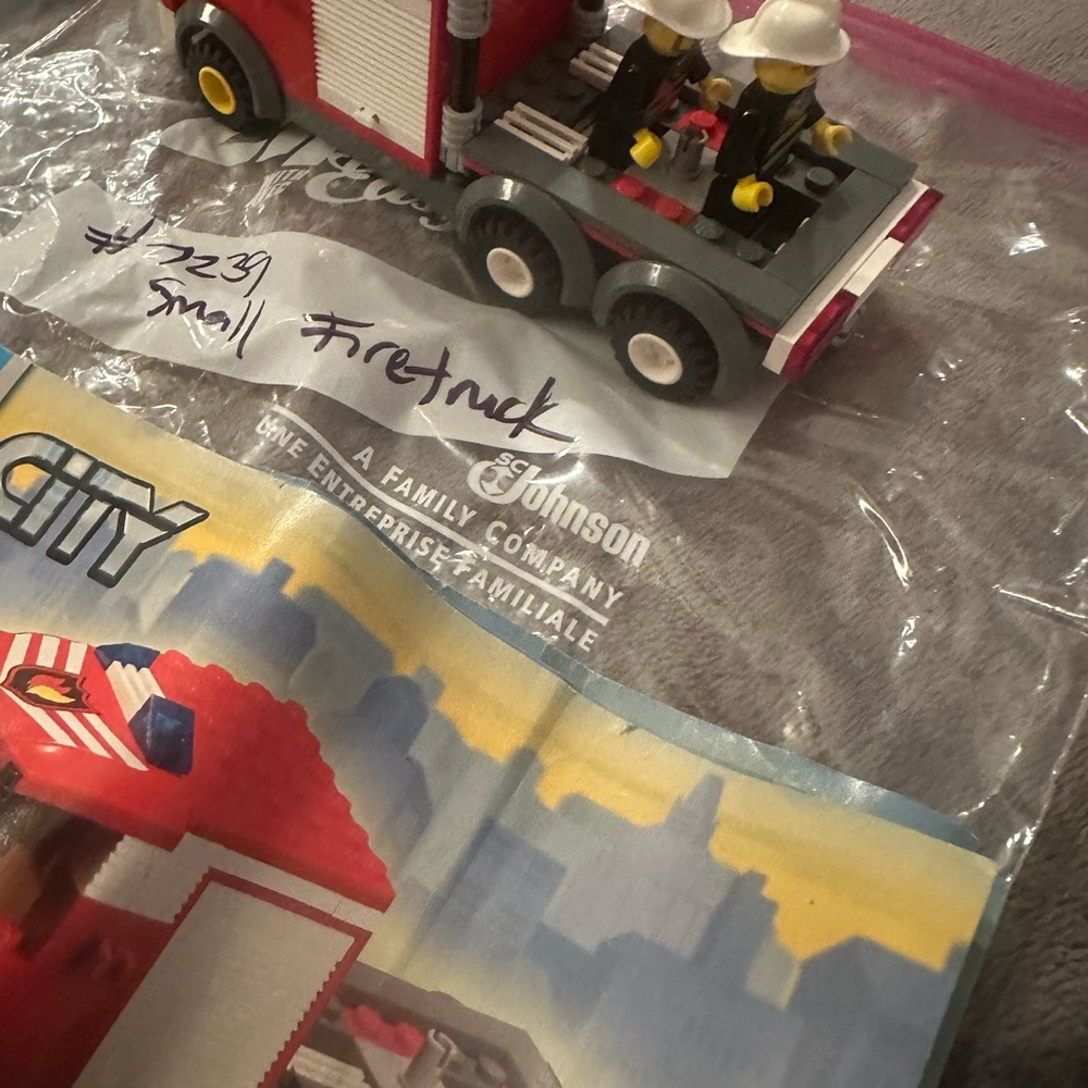 Lego EUC Small Fire Truck 🚒 Part of a set..? Set # 7239 - Picture 4 of 4
